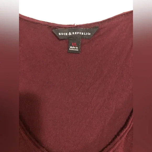 Rock & Republic, XL, 100% rayon plum light shimmer with deep front scoop - Picture 3 of 12